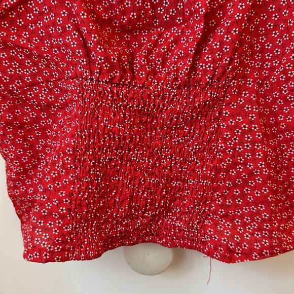 Princess Polly: red floral milkmaid crop top 🌹 - Picture 4 of 4
